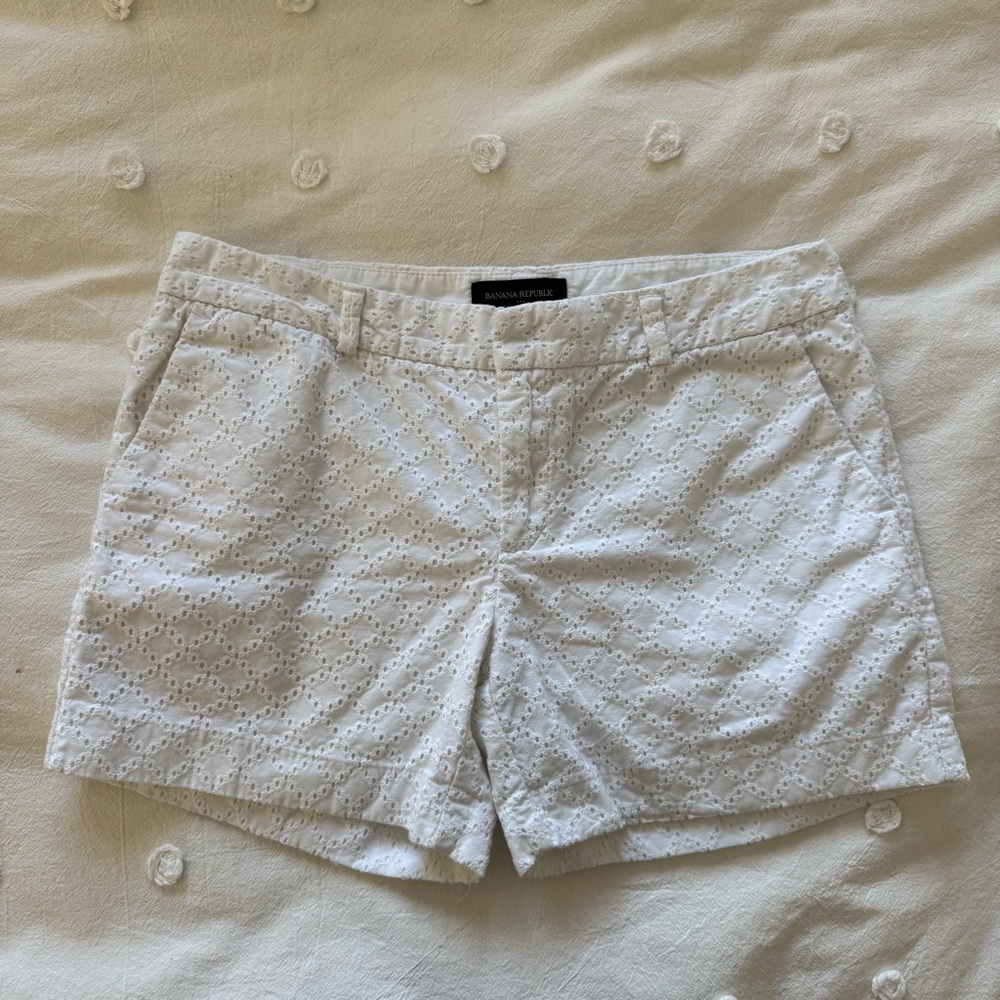 Banana Republic White Eyelet Tailored Shorts Petite 4P
